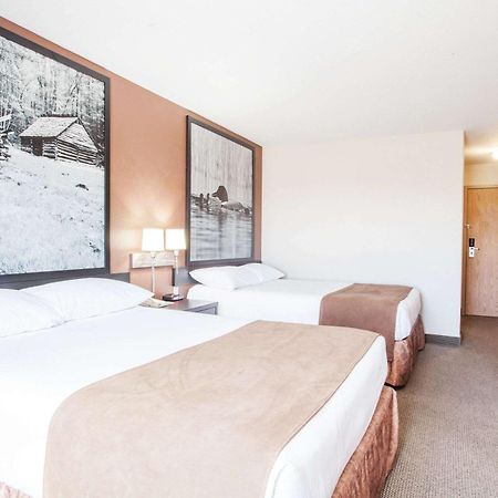 Super 8 By Wyndham Meadow Lake מראה חיצוני תמונה