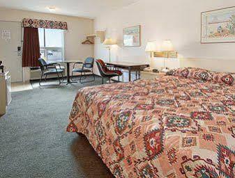 Super 8 By Wyndham Meadow Lake מראה חיצוני תמונה