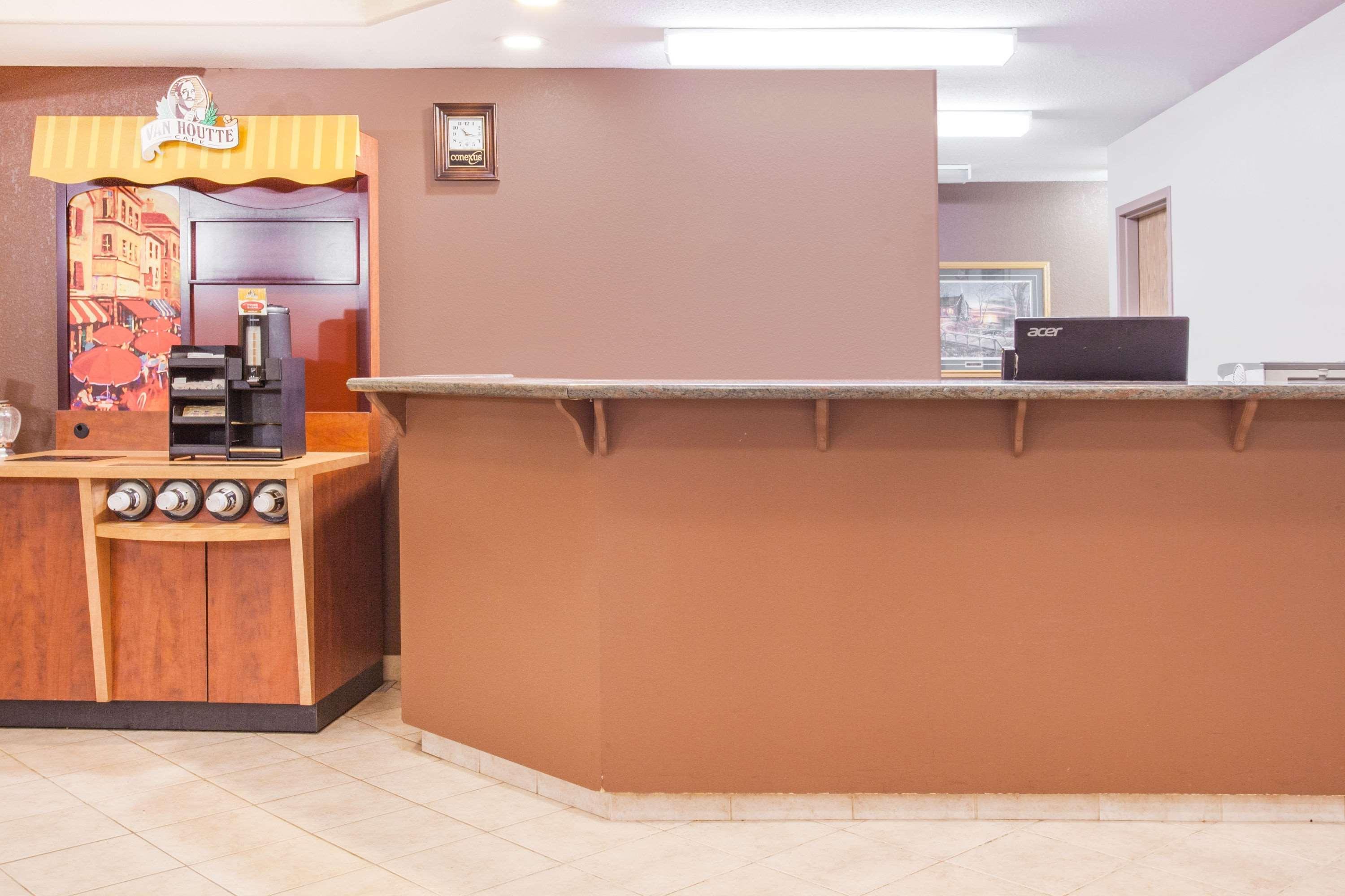 Super 8 By Wyndham Meadow Lake מראה חיצוני תמונה