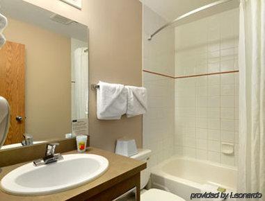 Super 8 By Wyndham Meadow Lake מראה חיצוני תמונה